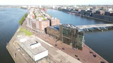 Amsterdam, 1 Haziran 2021, Hollanda 'da. Jakarta Oteli, KNSM Eiland, Lj nehri üzerinde..