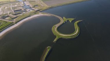 Hollanda 'nın Zeewolde şehrindeki Lale Adası insansız hava aracı görüntüsü.