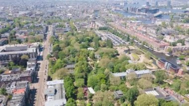 Amsterdam, Hollanda ve Hollanda 'daki hayvanat bahçesinin insansız hava aracı görüntüsü.