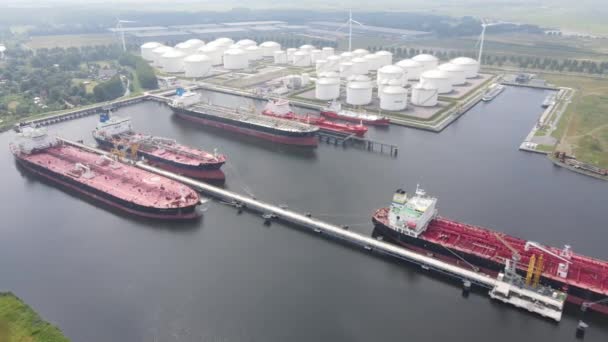 Amsterdam Westpoort, 11. července 2021, Nizozemsko. Evos Amsterdam petroleum tanker port harbour air drone view. — Stock video