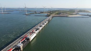 Delta Hollanda 'da çalışır, Neeltje Jans Oosterscheldekering Zeeland, Walcheren' de.
