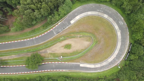 Nurburg, 23 de junho de 2021, Alemanha. Circuito de automobilismo Pista de corrida no Eifel alemão em um dia nublado. — Vídeo de Stock