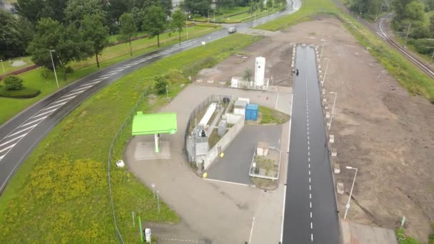 Amsterdam Westpoort, 11 juli 2021, Nederländerna. Vätgas station bil tankstation hållbara hållbara resurser. — Stockvideo