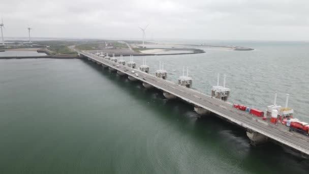 Delta pracuje w Holandii, Neeltje Jans Oosterscheldekering w Zeeland, Walcheren. — Wideo stockowe