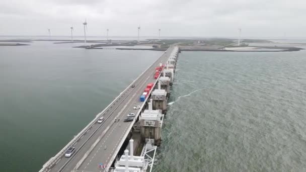 Delta pracuje w Holandii, Neeltje Jans Oosterscheldekering w Zeeland, Walcheren. — Wideo stockowe