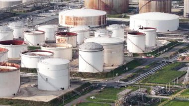 Rodenkirchen rafinerisi, Enerji ve Kimya Parkı. Enerji ve Kimyasallar Parkı Rhineland eski adı Rheinland Raffinerie. Hava videosu.