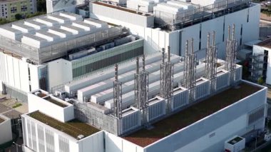 Veri merkezine yakın görüş, büyük veri, yapay zeka altyapısı. Bilgisayar ve bilişim altyapısı. Hava aracı videosu.