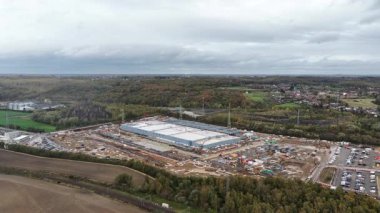 Farciennes, Hainaut, Belçika 'daki yeni veri merkezi. 1 milyar avroluk yatırım, AI altyapısı, bilgisayar merkezi, yapay zeka, inşaat hakkında hava aracı görüşü.