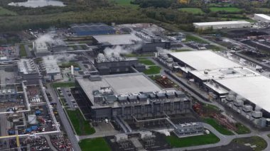 Saint Ghislain veri merkezi, dijital uygulamalar, yapay zeka ve yapay zeka altyapısı. Büyük ölçekli. Hava videosu