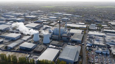 Berkshire 'daki Bataklık Isı Gücü Biyokütle EfW CHP tesisinin hava insansız hava aracı görüntüsü, Ulusal Şebeke' ye 28 MWe sağlayan ve 80 MW 'lık bir sistemle ısı sağlayan yenilenebilir enerji üretimini gösteriyor..