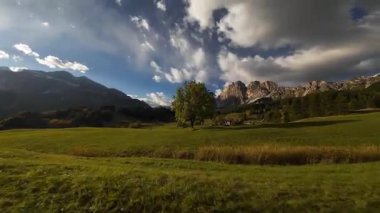 Pompagnon sıradağlarının FPV hava aracı videosu ve Dolomitlerdeki Cortina d Ampezzo yakınlarındaki Val Grande vadisi altın saat ışığını, dramatik zirveleri ve açık hava macerasının ruhunu yakalıyor..