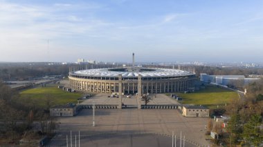 Berlin, Almanya şehir devleti, 14 Aralık 2025: 1936 Olimpiyatları, Dünya Kupası, UEFA finalleri ve büyük spor müsabakalarıyla ünlü Almanya 'nın en büyük uluslararası futbol stadyumu Berlin' in ikonik hava manzarası.