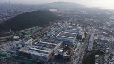Hongnan Köyü, Nanzi bölgesi, Kaohsiung, Tayvan, 27 Şubat 2026: Kaohsiung, Tayvan 'daki Tayvan Yarı iletken İmalat Şirketi TSMC tesisinin gelişmiş yarı iletken üretim altyapısı, yapay zeka çipi,