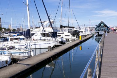 Ahşap geçit ve yatlar Durban Güney Afrika