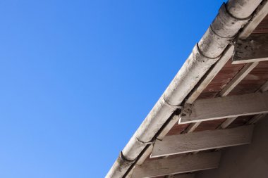 Kirli eski Peeling cilt payları ve çatı makasları