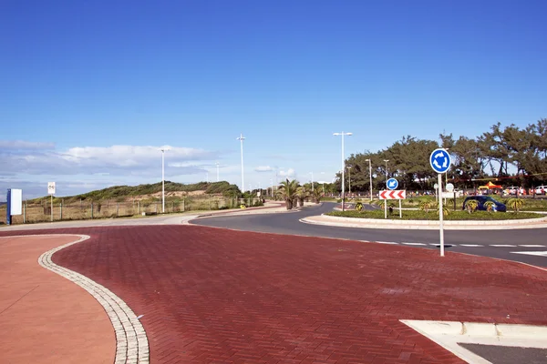 Tom asfalterad och mönstrad promenaden på stranden — Stockfoto