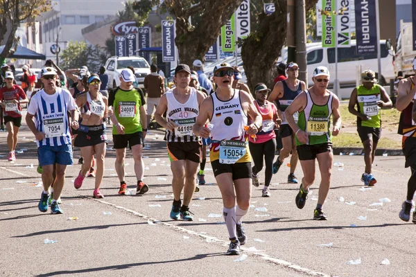 Seyirci ve koşucular, yoldaşlar maraton Durban 1 — Stok fotoğraf