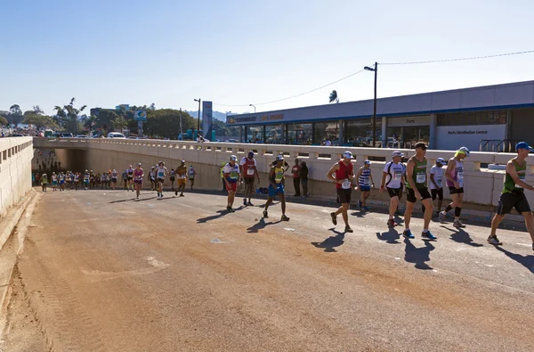 Espectadores y corredores en la Maratón de Camaradas en Durban 9 —  Fotos de Stock