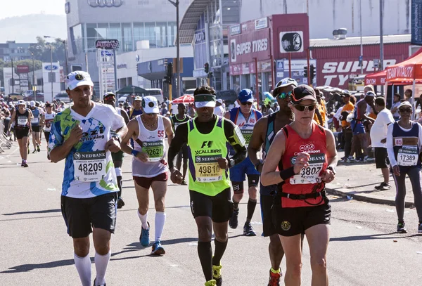 Seyirci ve yoldaşlar maraton Durban 13, koşucu — Stok fotoğraf