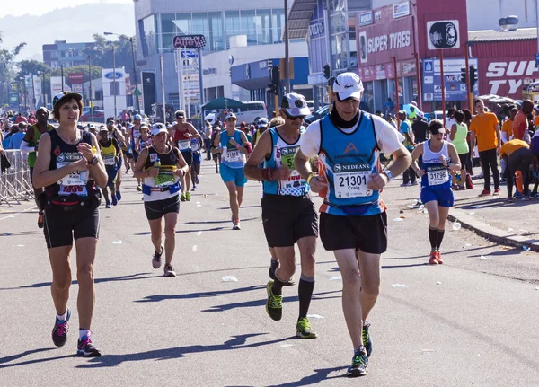 Spectateurs et coureurs au Marathon des camarades à Durban 14 — Photo
