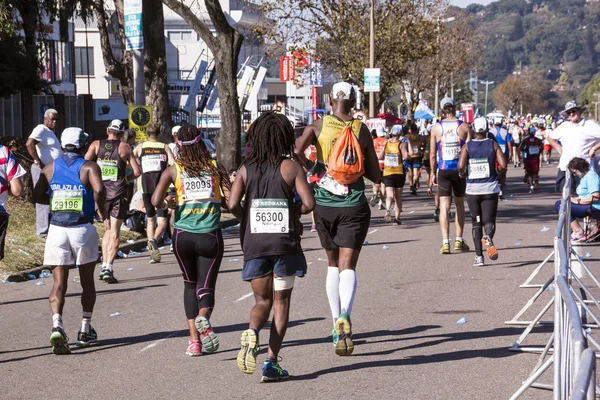 Tilskuere og løbere til Kammerater Marathon i Durban 15 - Stock-foto