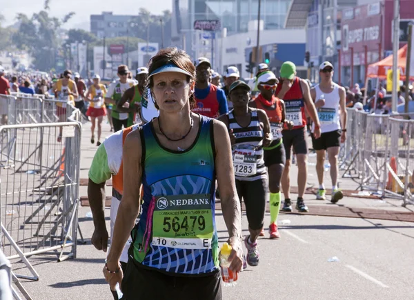 Seyirci ve koşucular yoldaşlar maraton Durban 18 — Stok fotoğraf