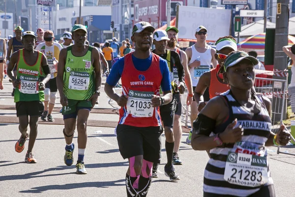 Seyirci ve koşucular yoldaşlar maraton Durban 19 — Stok fotoğraf