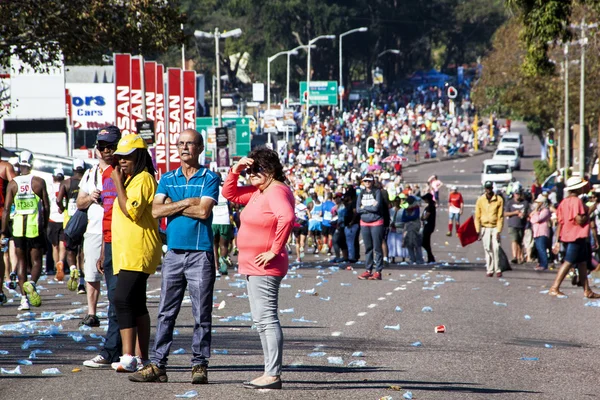 観客とダーバン 23 戦友マラソン ランナー — ストック写真