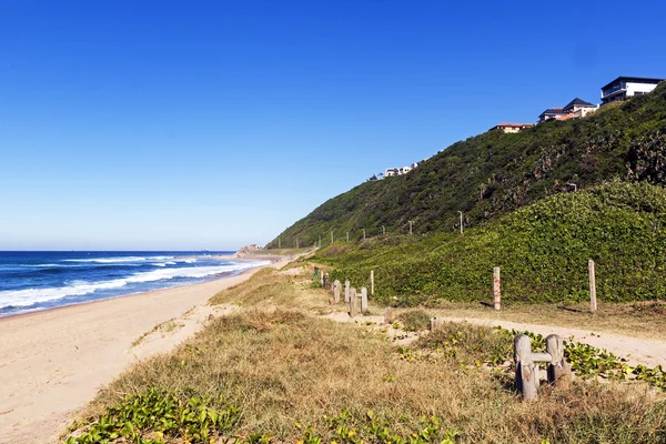 Spiaggia vuota e il bluff a Brighton Beach Durban — Foto Stock