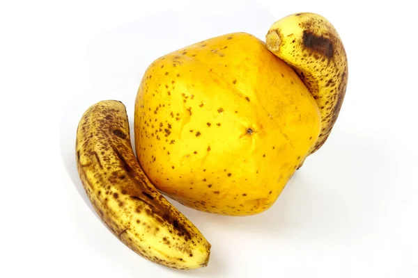 Zarpa amarilla con dos plátanos salpicados maduros — Foto de Stock
