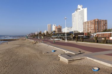 Birçok Bilinmeyen İnsanlar Sabah Beach Front Gezinti Stroll