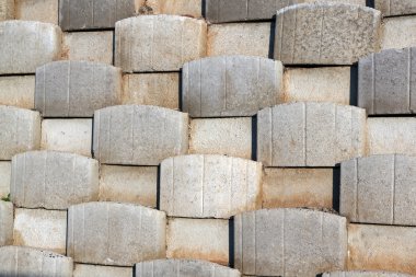 İstinat duvarı çimento bloklar tarafından kurulan desen