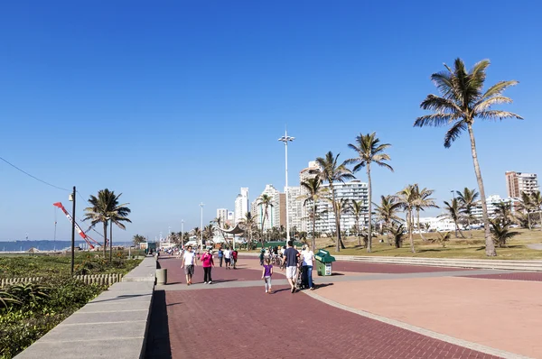 Durban 1 Promenade üzerinde yürüyen insanlar — Stok fotoğraf