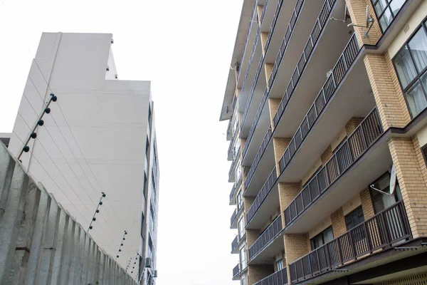 Tall Residential Skyscraper Electric Fencing Cloudy Sky — Stock Photo, Image