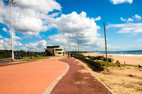 Pasarela Pavimentada Forrada Follaje Playa Durban Sudáfrica — Foto de Stock