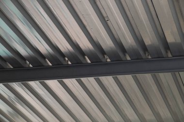 Gümüş alüminyum araba portunun jeometik deseni