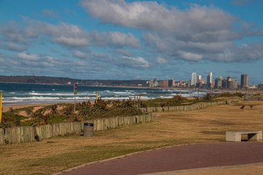 Durban körfezi boyunca bilimsel görüş arka planda blöfle