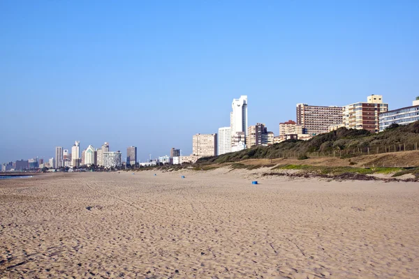 Hotels entlang der goldenen Meile vom Strand von Durban aus gesehen — Stockfoto