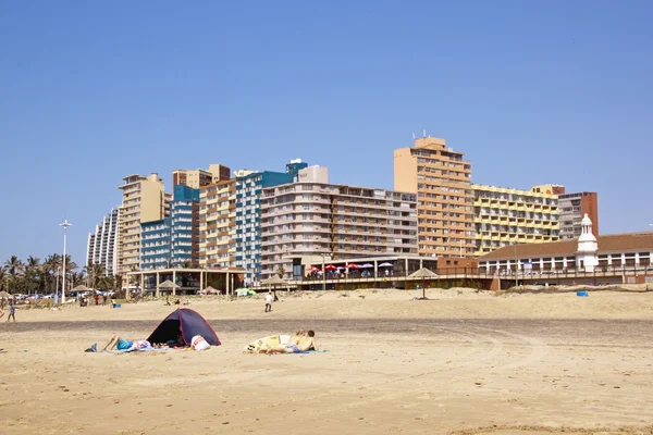 People and Tent on Beach in Durban — Stock Photo, Image