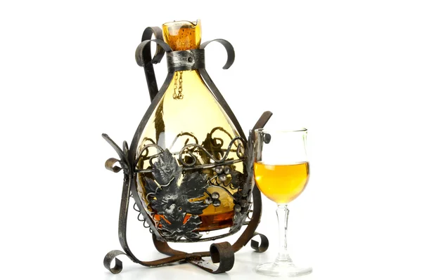 Decanter in metallo decorato titolare con sughero sulla catena — Foto Stock