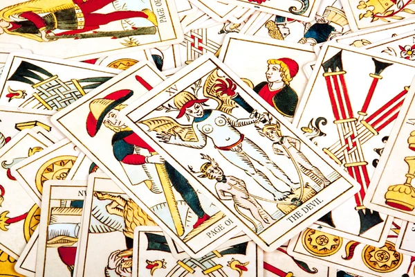 Dağınık Tarot kartları parlak renkli koleksiyonu - Stok İmaj