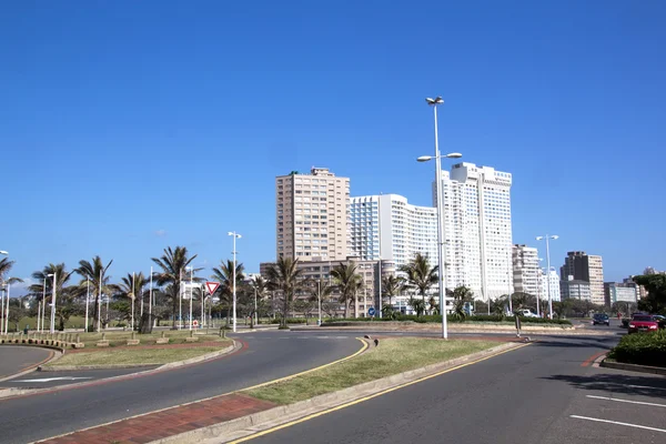 Caminos que conducen a hoteles a lo largo de la Milla de Oro de Durban — Foto de Stock