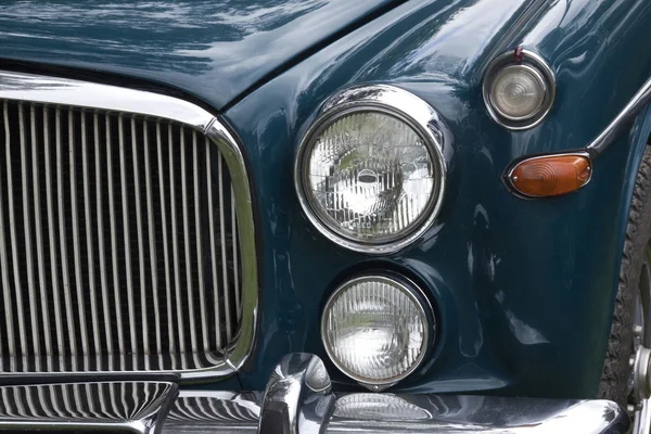 Closeup of Chrome Grille and Lights of Restored Classic Car — Stock Photo, Image