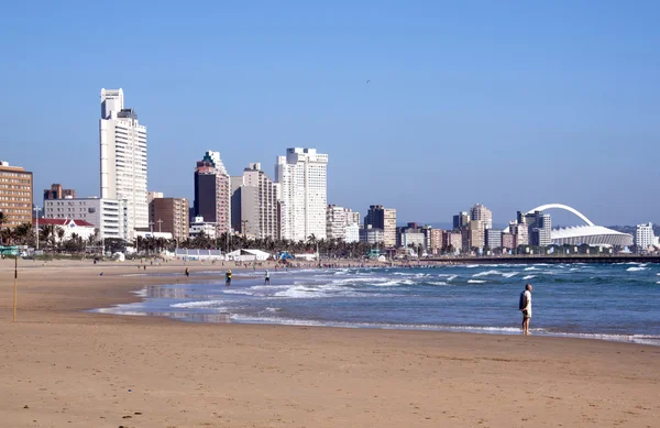 South Beach Against City Skyline in Durban — Stock Photo, Image