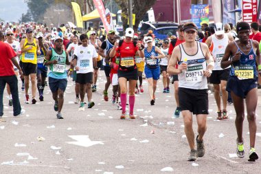 Katılımcılar 2014 yoldaşlar maraton yolda çalışan binlerce
