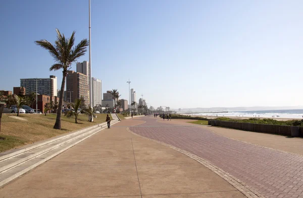 Paseo frente a la playa temprano en la mañana en Durban Sudáfrica —  Fotos de Stock