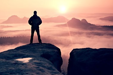 Adam Milli Parkı Saksonya İsviçre güneş güzel anı izlerken kumtaşı kaya tepe üzerinde