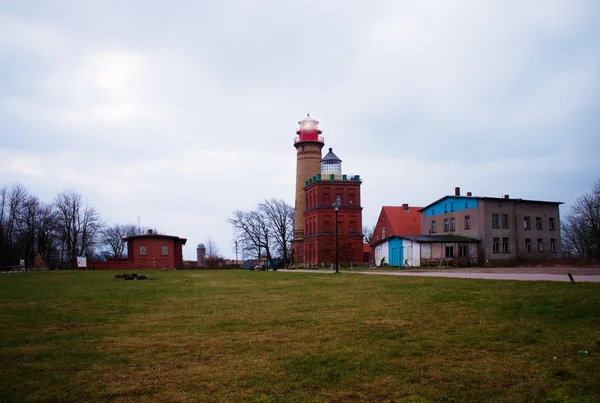 Cap Arcona, Baltık Denizi üzerinde eski deniz feneri. Yağmurlu gece. — Stok fotoğraf