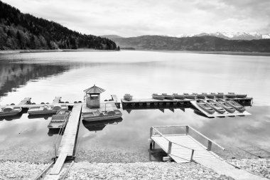 Kiralık kürekli boktan lar ile boş ahşap iskele köstebeği