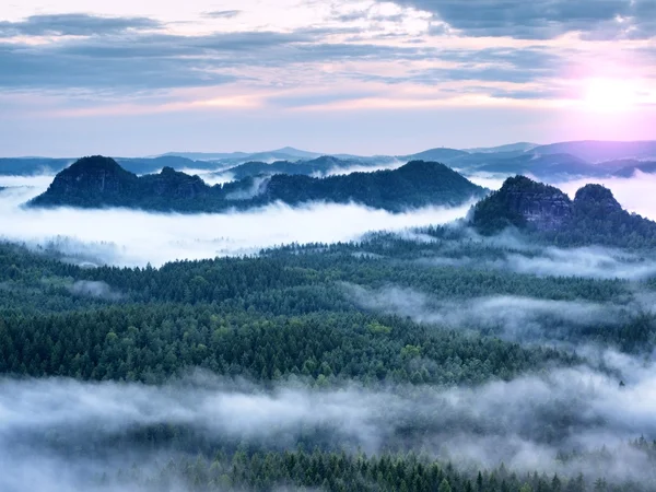 Fairy daybreak in a beautiful hilly landscape — Stock Photo, Image